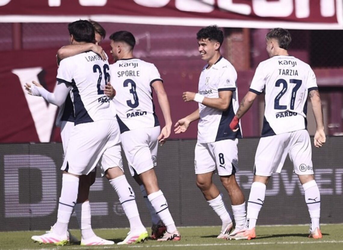 Integrantes de Independiente en el partido ante Lanús