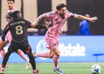 Lionel Messi supera a Tristan Muyumba (Atlanta United).