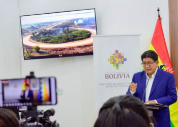 El ministro de Obras Públicas informa sobre la doble vía Santa Cruz-Warnes.