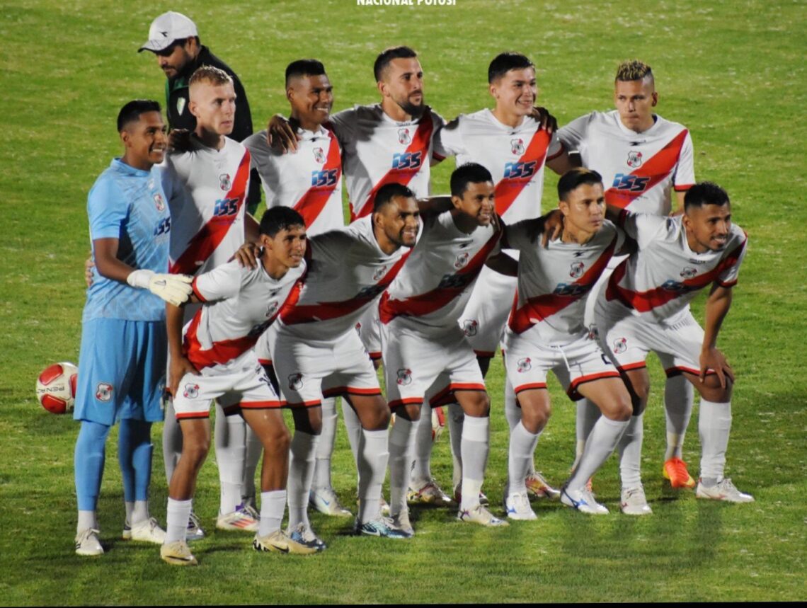 La formación potosina de Nacional en un partido del Torneo de Verano