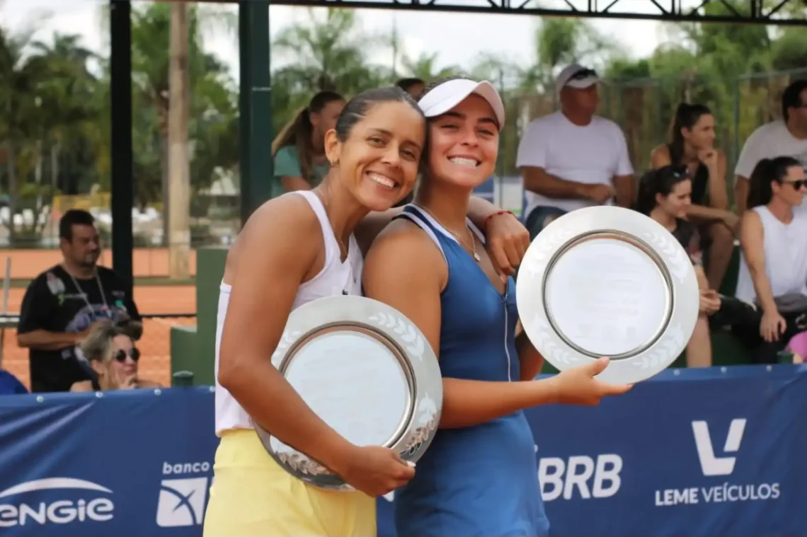 Noelia Zeballos junto a su compañera argentina Luciana Moyano.