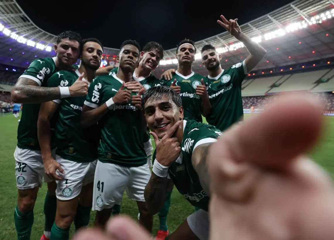 Jugadores de Palmeiras celebran un gol