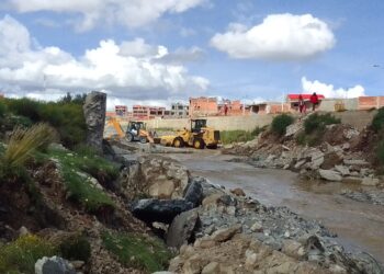 La Alcaldía de El Alto movilizó maquinaria pesada. Foto: GAMEA.