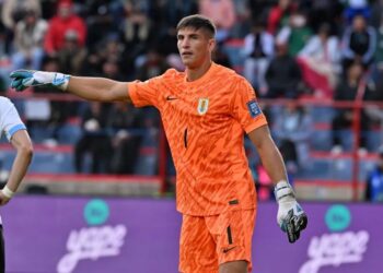 Sergio Rochet con la camiseta de la selección uruguaya
