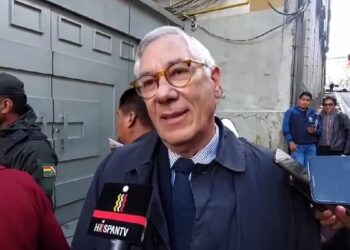 El expresidente Eduardo Rodríguez Veltzé, al llegar a la Casa Grande del Pueblo