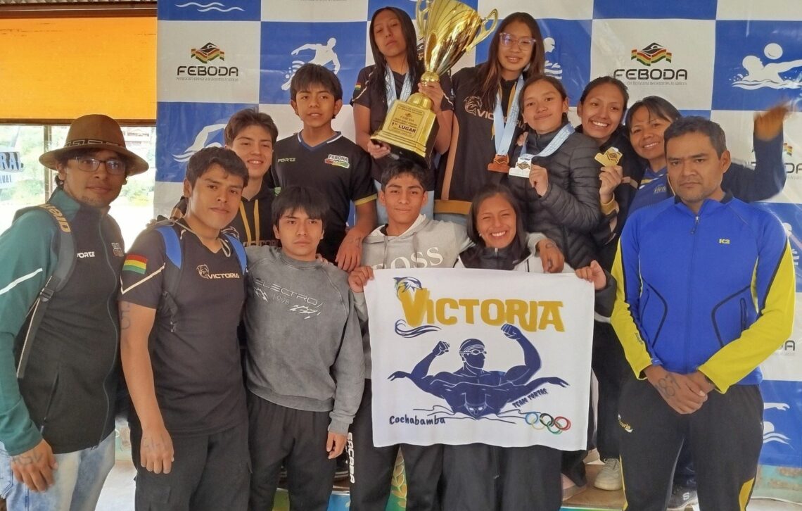 Los nadadores del Club Victoria en el nacional de la Angostura