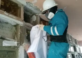 Traslado de restos de difuntos del pabellón Litoral del Cementerio General de La Paz.