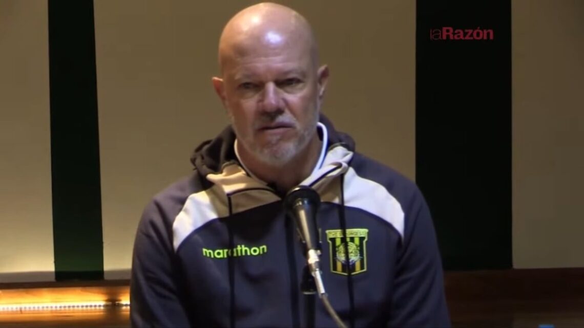 Zago, ayer en conferencia de prensa, cuando dijo que no le llegó nada sobre su posible salida a su país.