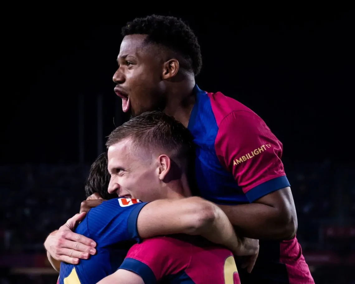 Jugadores del Barcelona celebran un gol
