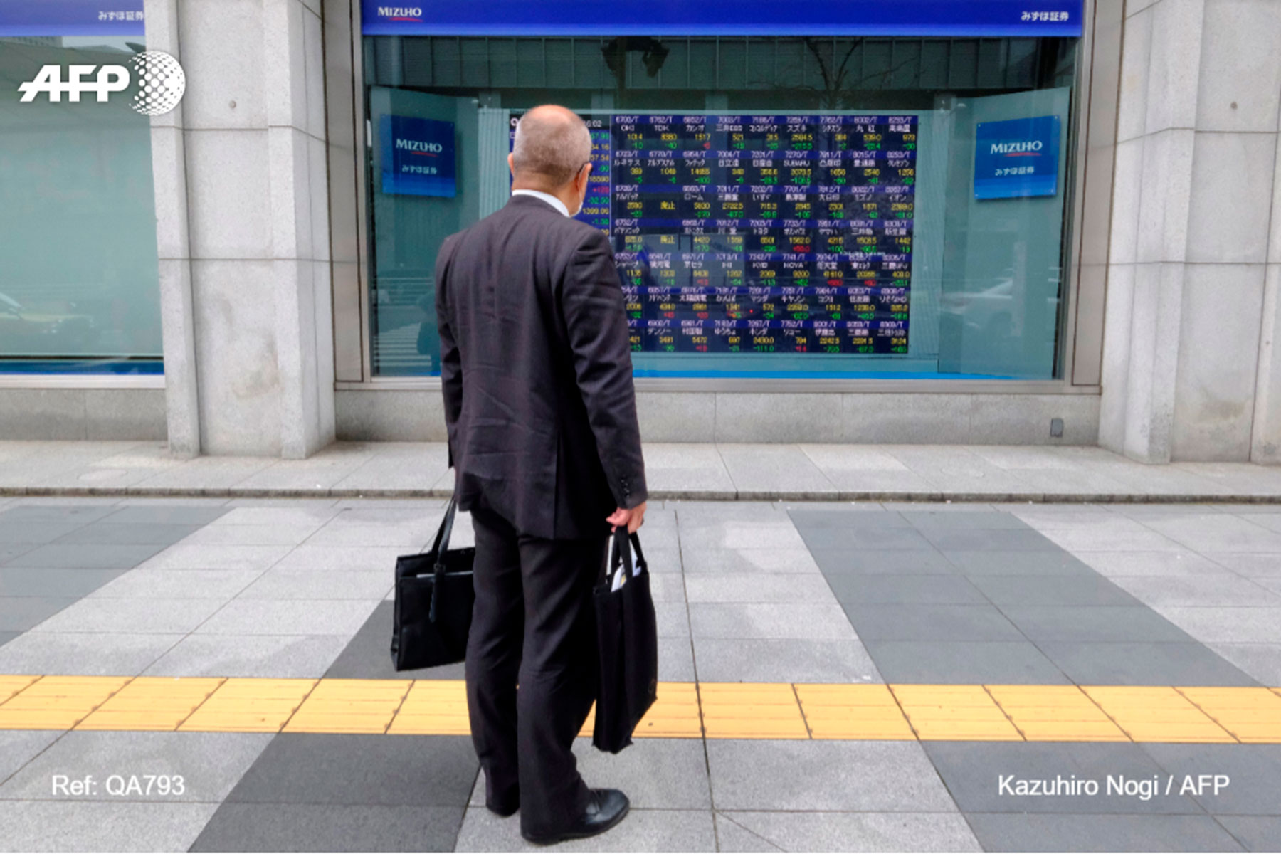 El crudo vuelve a superar los $us 100 por barril y las bolsas operan con pérdidas