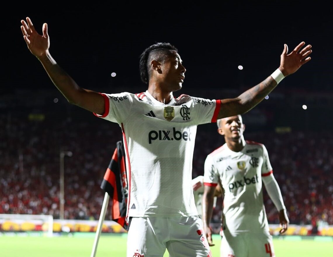 Bruno Henrique celebra su gol