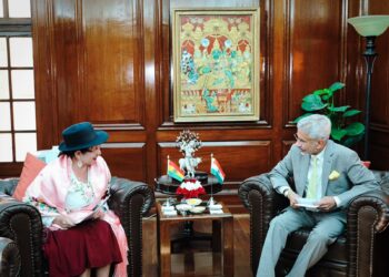 Reunión entre los cancilleres de Bolivia e India.