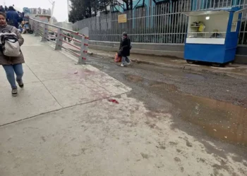 Un joven de aproximadamente 25 años de edad perdió la vida luego de ser apuñalado por un antisocial. El hecho ocurrió la tarde de este martes