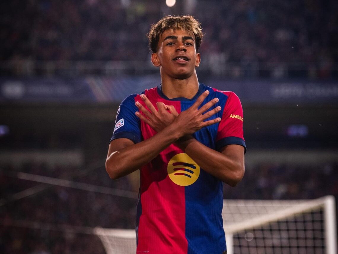 Lamine Yamal festeja uno de los cuatro goles