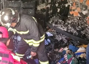 En cenizas quedó la habitación de una mujer luego de un incendio causado por velas encendidas. FOTO: Bomberos Antofagasta