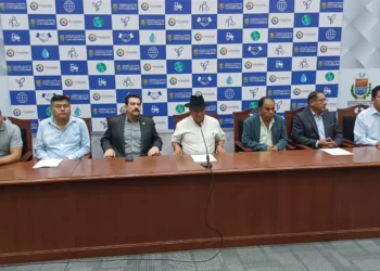 Los alcaldes de la Región Metropolitana Kanata en reunión. FOTO: Gobernación de Cochabamba