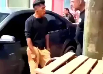 El boliviano antes de ser agredido por un argentino. Foto: RRSS.