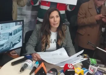 La concejal Roxana Pérez en conferencia de prensa. Foto: Vos Tv.