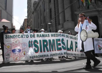 El secretario general del Sindicato de Ramas Médicas de la Salud Pública (Sirmes) La Paz, Fernando Romero. Foto: APG.