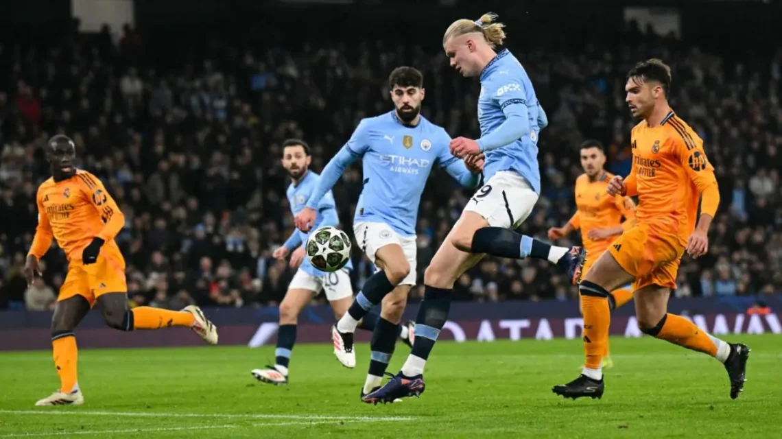 El delantero noruego Erling Haaland en un partido del City. (AFP)