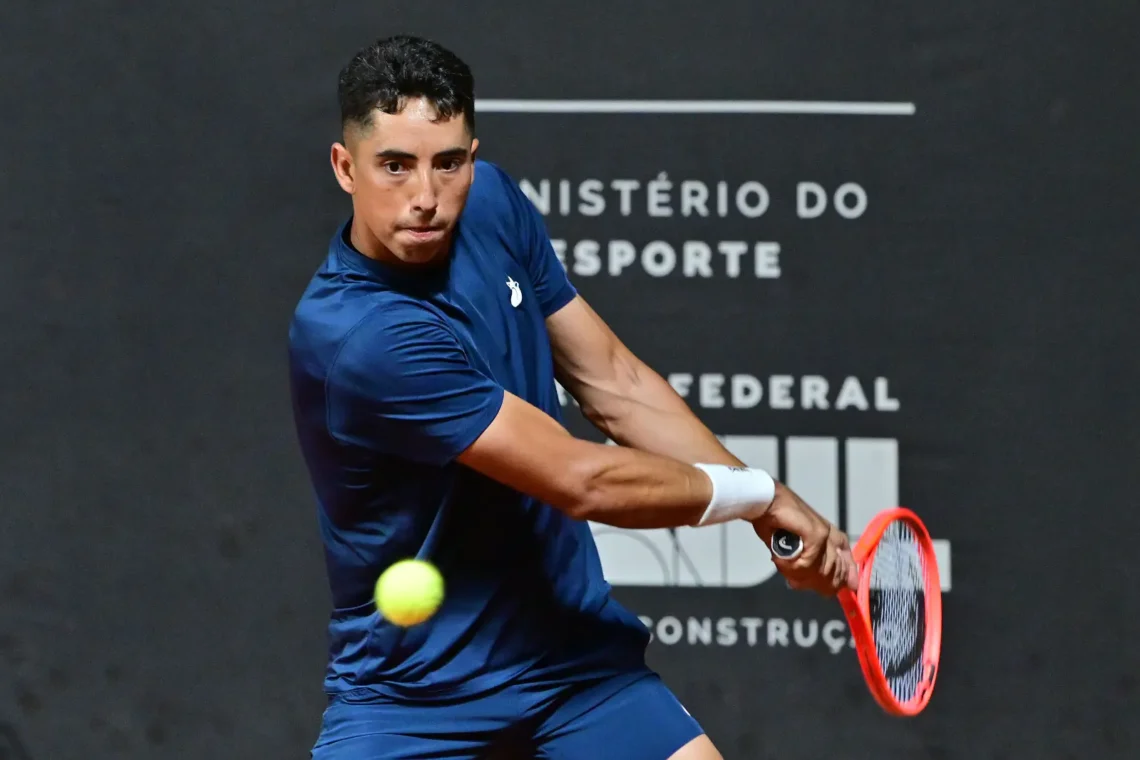 El tenista beniano Murkel Dellien en pleno partido.
