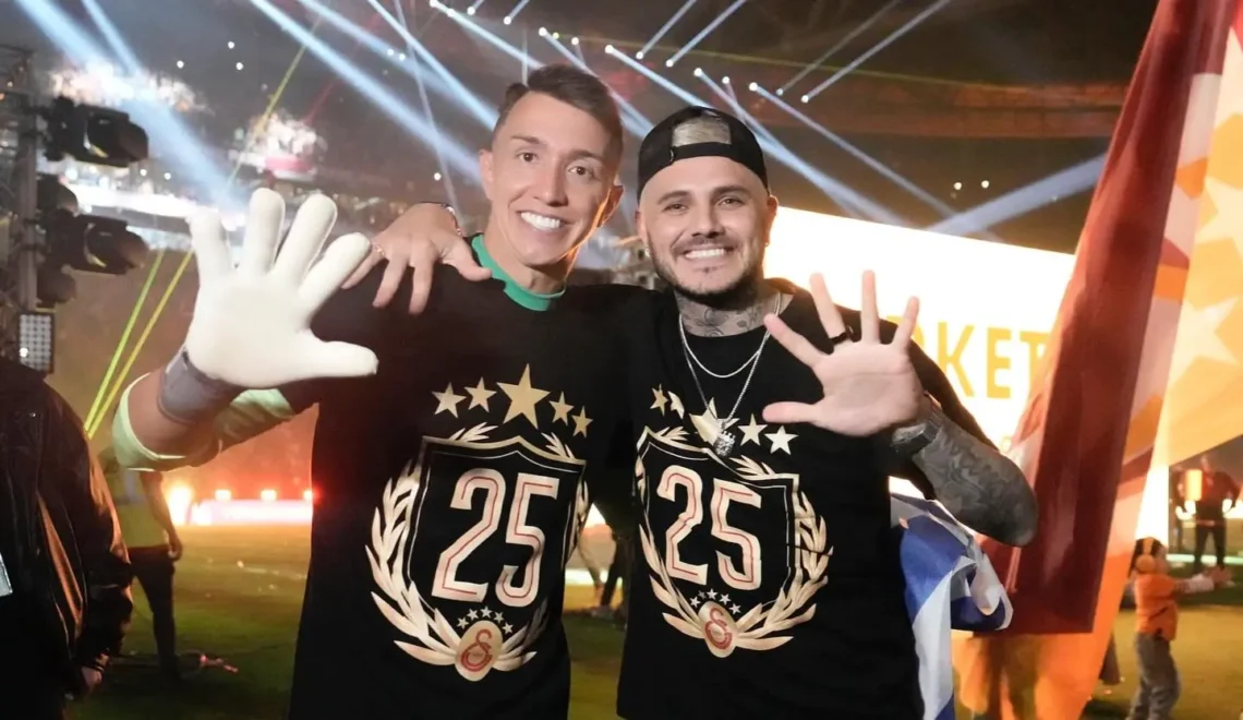 Fernando Muslera y Mauro Icardi celebran el título