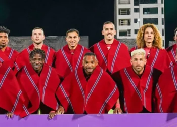Alineación del Mushuc Runa con los dos bolivianos