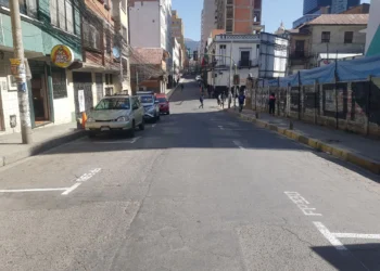 Parqueos tarifados de la Alcaldía causan perjuicio en el tráfico vehicular. FOTO: Javier Escalier