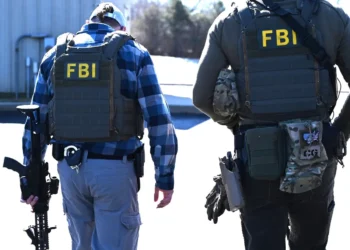 El FBI trabaja en la búsqueda de los sospechosos del ataque/FBI