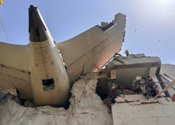 El avión se estrelló en una zona residencial/AFP