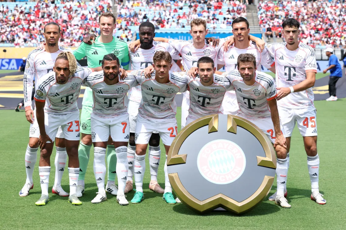 La formación de Bayern Munich poco antes de jugar con Benfica (AFP)