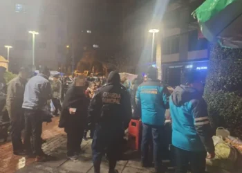 Personal municipal en uno de los operativos. Foto: GAMLP.