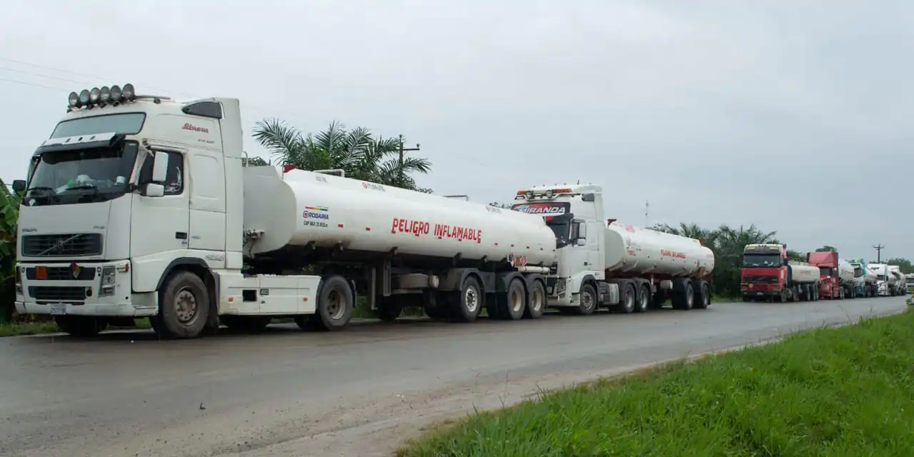 Cisterneros en Santa Cruz advierten con tomar refinería y exigen aclaraciones al Gobierno