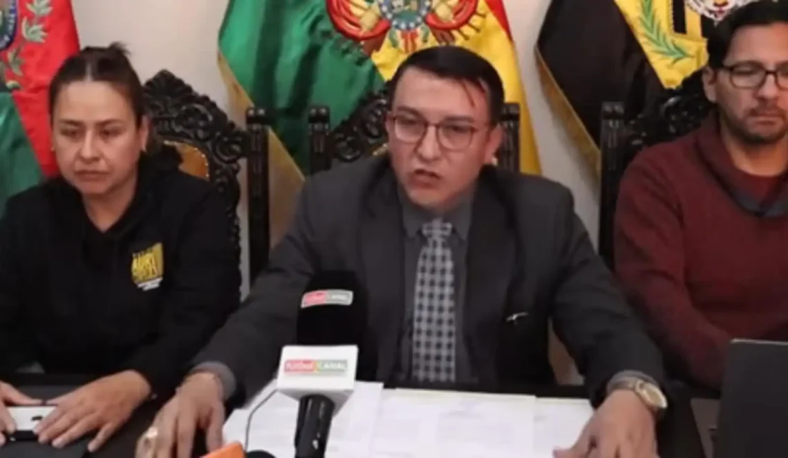 Daniel Terrazas en conferencia de prensa