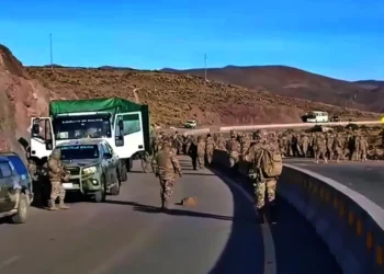 Efectivos militares apoyaron en el desbloqueo de las carreteras. Foto: RRSS.