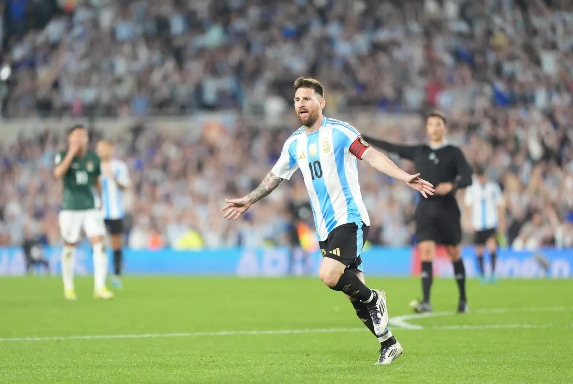 Messi festeja su gol contra Bolivia