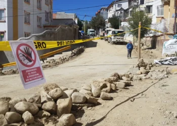 Desde hace más de un año, las obras de la avenida Abdón Saavedra están inconclusas. FOTO: Javier Escalier.