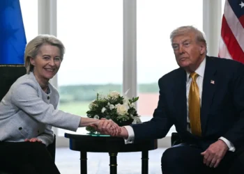 Trump y , Ursula von der Leyen anuncian el acuerdo/AFP