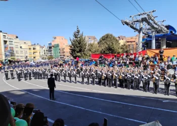 Se hicieron desfiles en dos distritos de El Alto. Foto: GAMEA.