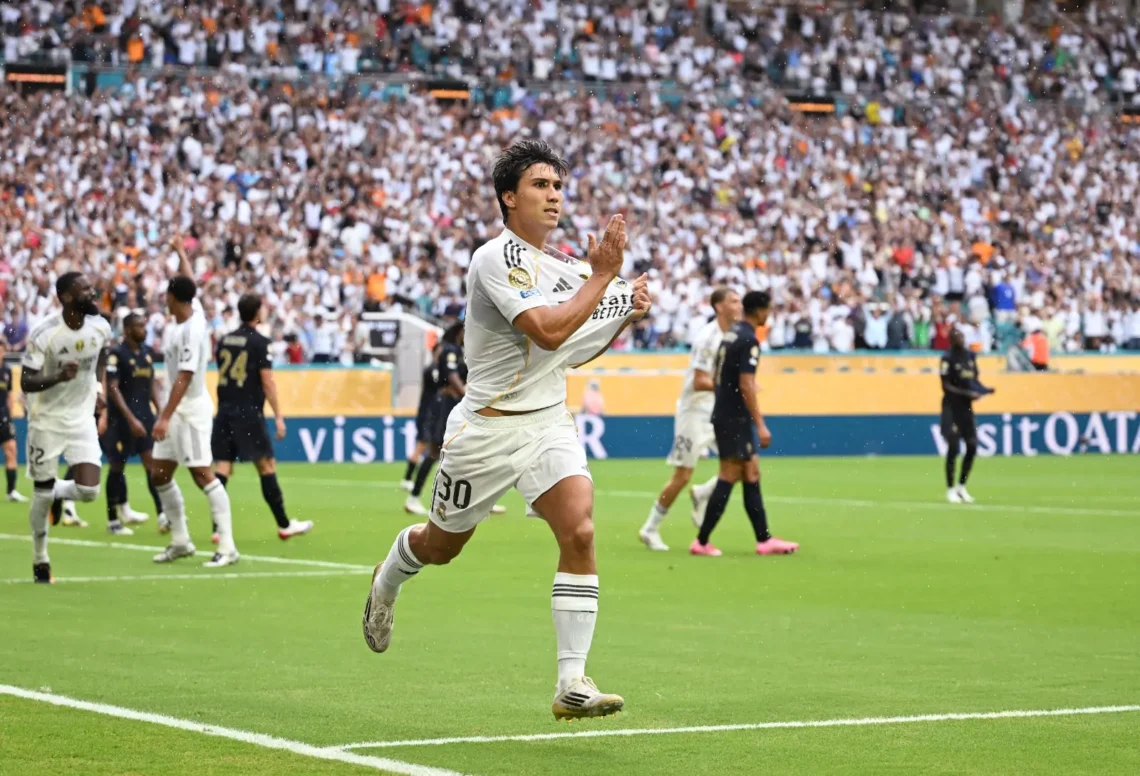 Gonzalo García celebra el gol de la victoria.