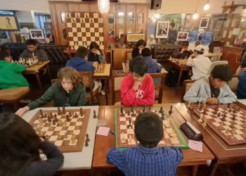 Escena de un torneo de ajedrez del Club Blitz