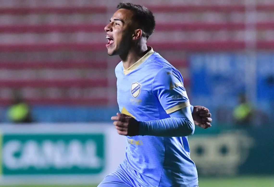 Robson Matheus grita a todo pulmón el gol del triunfo celeste ante Nacional (APG).