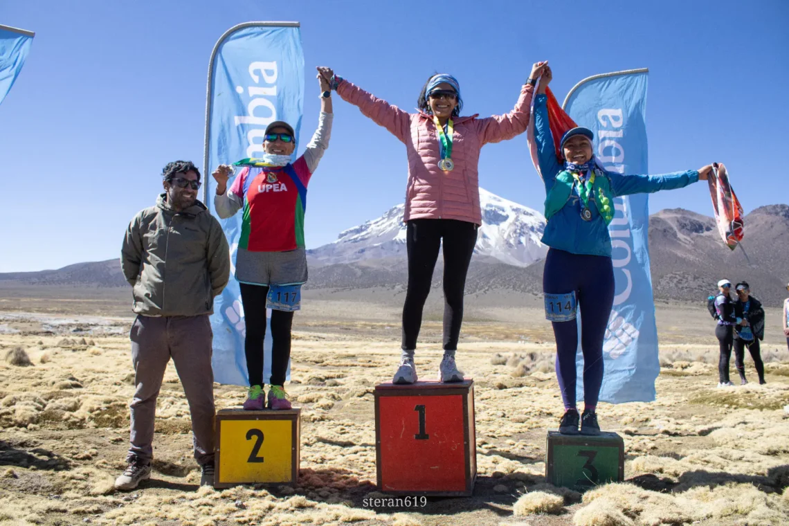 Una escena de la premiación de las ganadoras. (Skyrunning Bolivia=