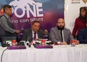 Rolando Kempff, presidente de la FEPLP en conferencia de prensa. Foto: El Popular de Bolivia.