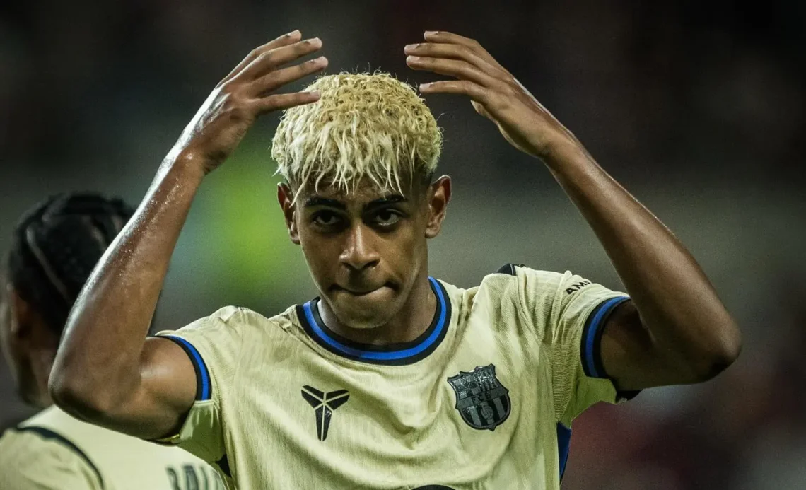 Lamine YamaL festeja su gol con el FC Barcelona