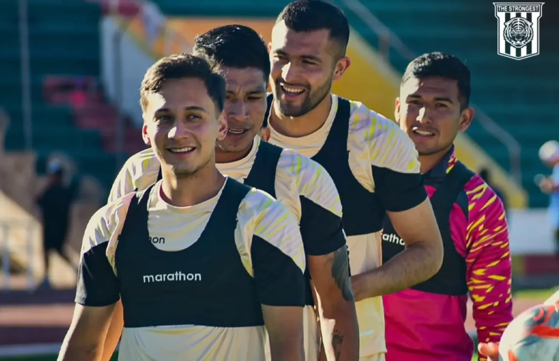 The Strongest en una práctica en el estadio Patria, en Sucre, la tarde de este viernes (The Strongest)