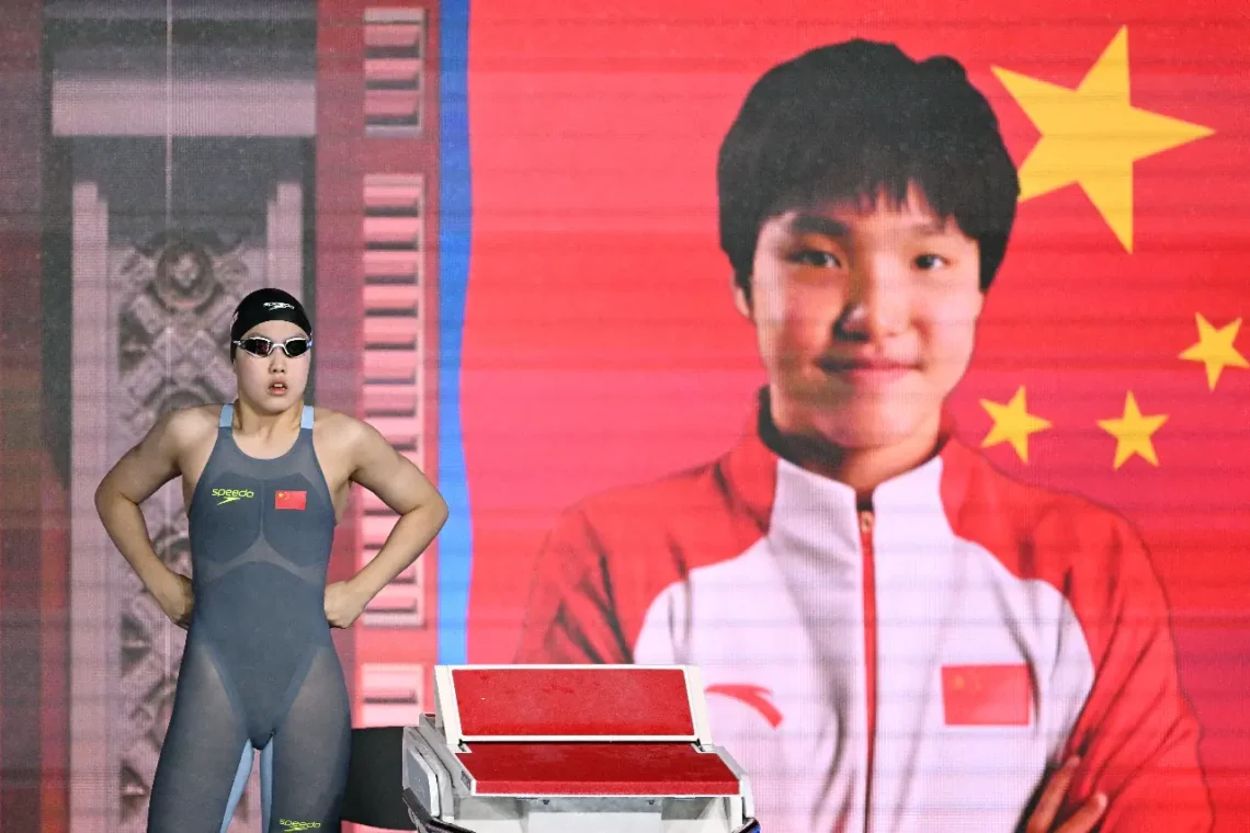 La adolescente nadadora china de 12 años Yu Zidi causa sensación en el mundial (AFP)