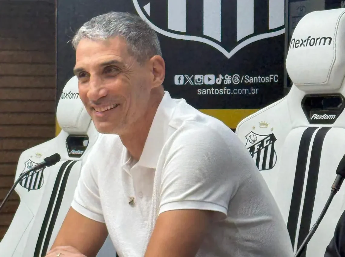 Presentación de Juan Pablo Vojvoda en el Santos FC. (FOTO: Santos Futebol Clube)
