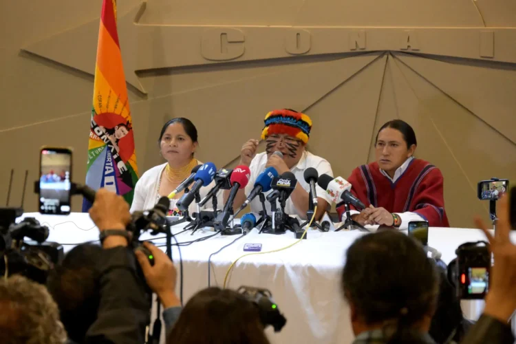 Los indígenas negaron haber retenido a militares/ AFP