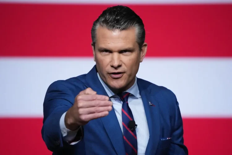 Pete Hegseth se reunió con jefes militares en Quantico/AFP